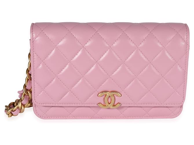 Wallet On Chain Cartera Chanel de piel de cordero rosa acolchada con cadena Cuero  ref.637169