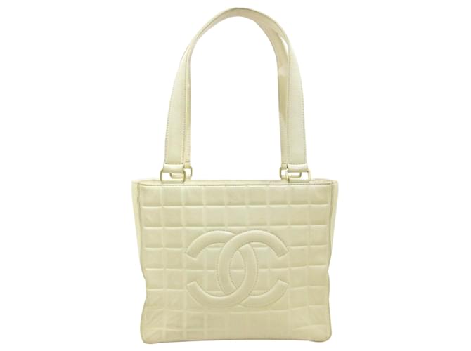Chanel White Choco Bar Leather Shoulder Bag Cream  ref.638544