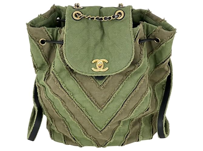 Duma leather backpack Chanel Green in Leather - 32779522