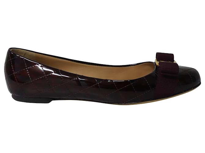 Salvatore Ferragamo Ballerine Varina Trapuntate in Pelle di Vitello Verniciata Bordeaux Bordò  ref.641402