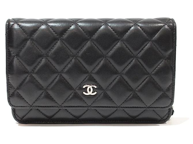 Chanel Bolsos de embrague Negro Cuero  ref.645420