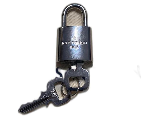 Louis Vuitton padlock 452 Argento Silvery Metal ref.624208 - Joli Closet