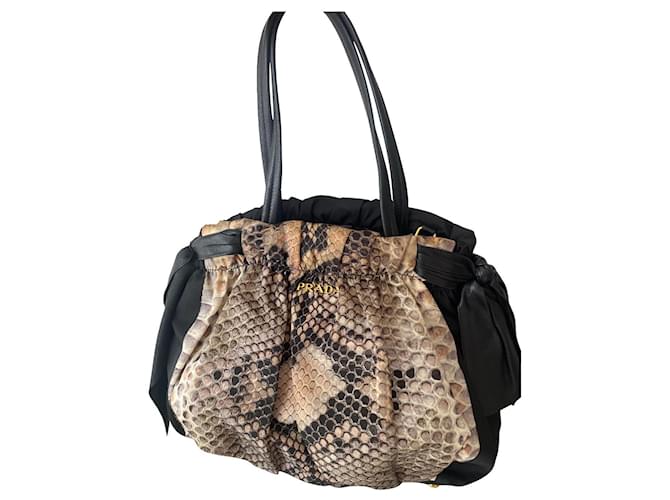 Prada Handbags Black Nylon  ref.648822