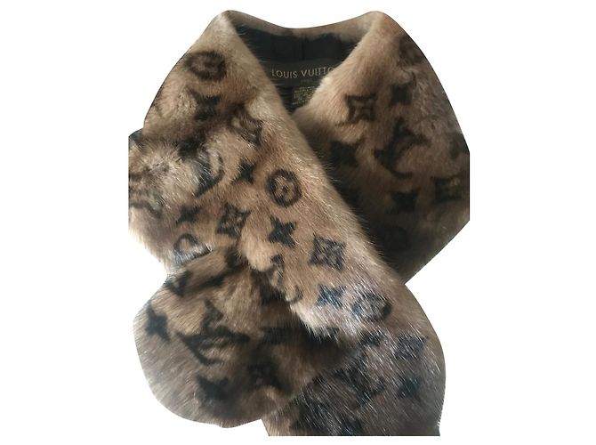 Louis Vuitton Schals Braun Pelz