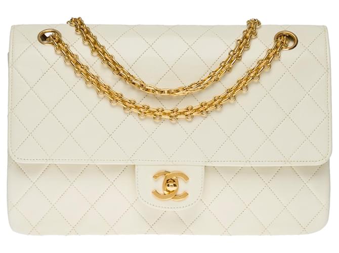 The coveted Chanel Timeless/Classique COCO bag 27 cm Flap bag in ecru  leather, garniture en métal doré Cream Lambskin ref.649649 - Joli Closet