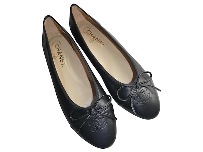 Chanel Ballet Shoes Beige/ Black Leather Cap-Toe Pumps Heels Size 39