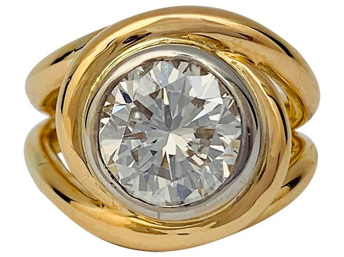 inconnue Bague entrelacée deux tons d'or, diamant 2,78 carats.