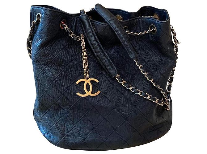 2.55 Borsa a secchiello Chanel in pelle nera Nero