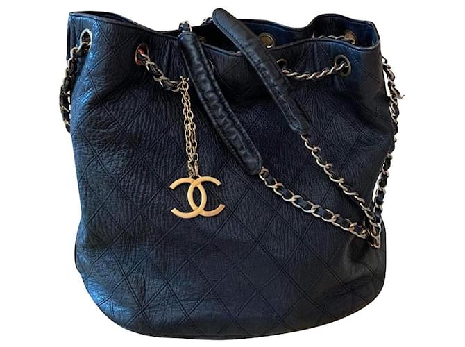 2.55 Chanel Sac seau vintage Cuir Noir  ref.649967