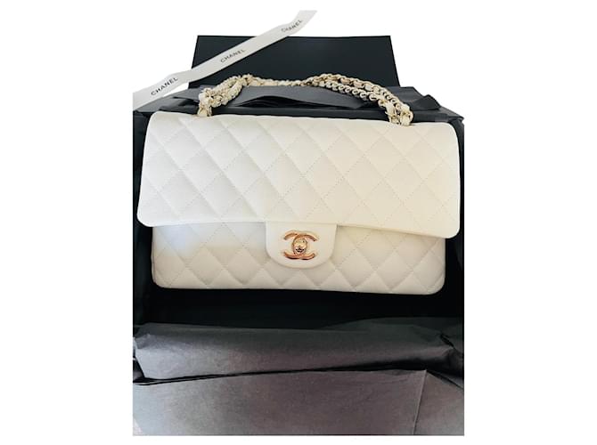 Timeless Bolso mediano clásico atemporal de Chanel en piel de becerro caviar Blanco Cuero  ref.649980