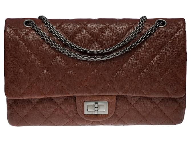 Timeless Majestuoso bolso Chanel 2.55 tamaño jumbo en piel de caviar acolchada marrón, moldura de metal rutenio Castaño Cuero  ref.651518