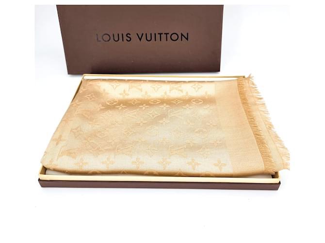 Louis Vuitton Seda monograma bege  ref.652044
