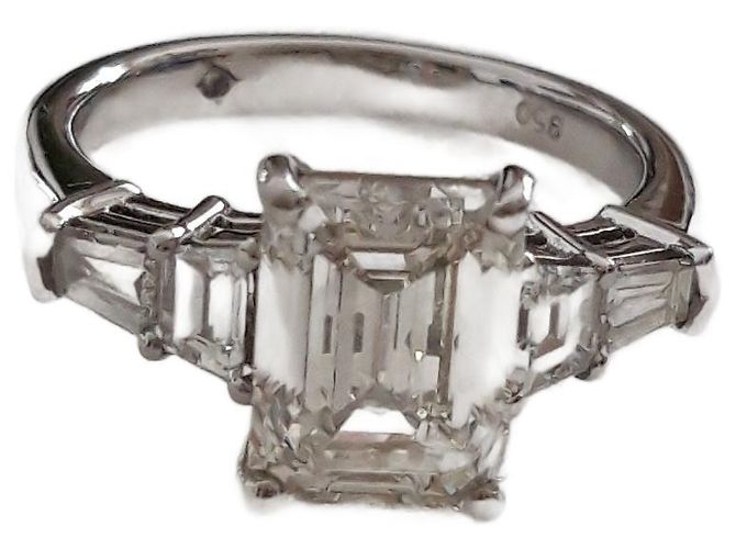 Autre Marque Platinum Emerald Cut Diamond Engagement Ring Silvery