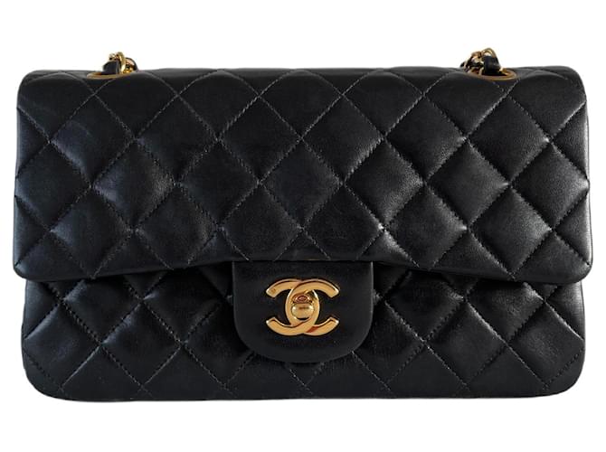 Chanel classique rabat doublé petit cuir d'agneau matériel doré intemporel vintage noir  ref.652709