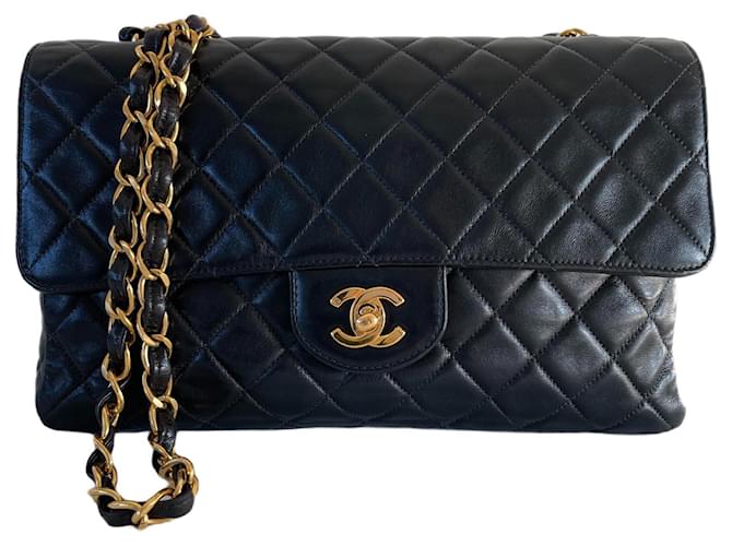 Timeless Chanel bolso clásico con una sola solapa jumbo piel de cordero negra herrajes dorados atemporal Negro Cuero  ref.652712