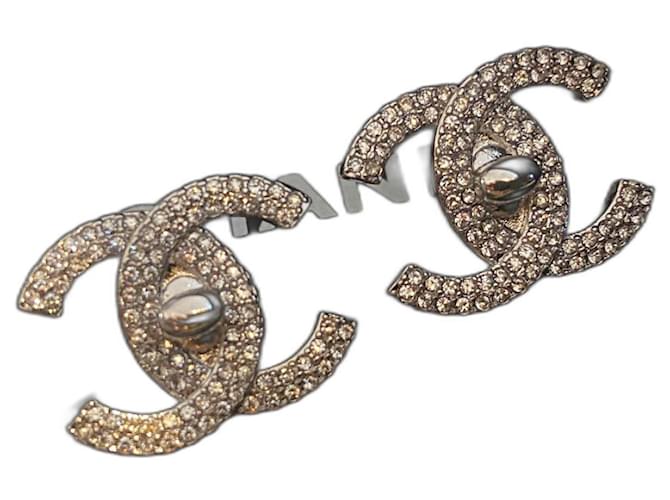 Boucles d'oreilles fantaisie Chanel Métal Argenté  ref.652906