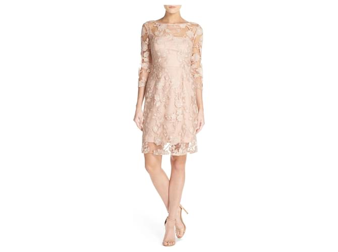 Vera Wang lace and sequin dress in pale pink  ref.653206