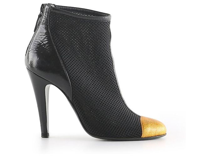 Chanel Black Stretchy Mesh & Gold Captoe Stiefeletten Schwarz