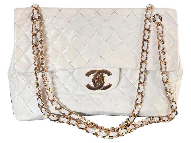 Timeless Chanel Solapa clásica Maxi con logo Blanco Gold hardware