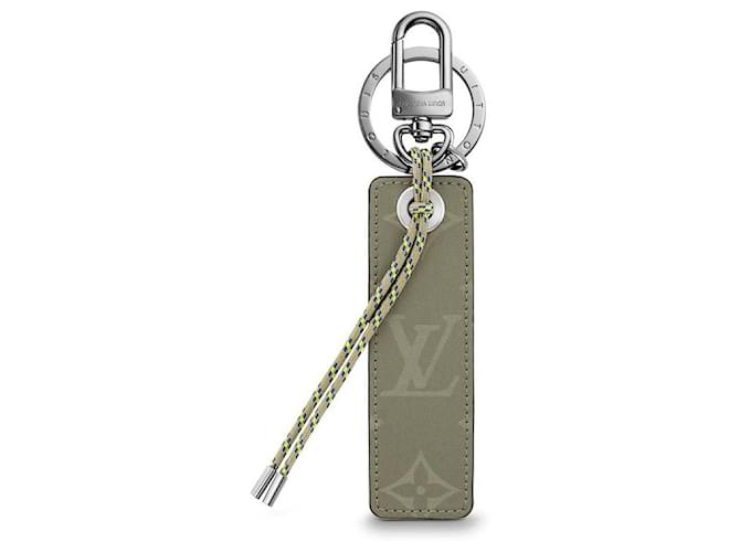Louis Vuitton Bijou de sac et porte-clés Monogram Titanium Fluo Tab en titane gris Cuir  ref.656898