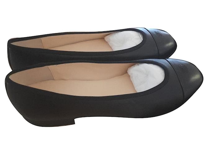 Chanel Zapatillas de ballet Negro Cuero  ref.656939
