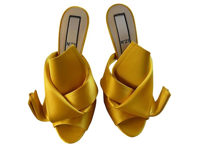 Autre Marque Mules Yellow Leather Satin  ref.657669