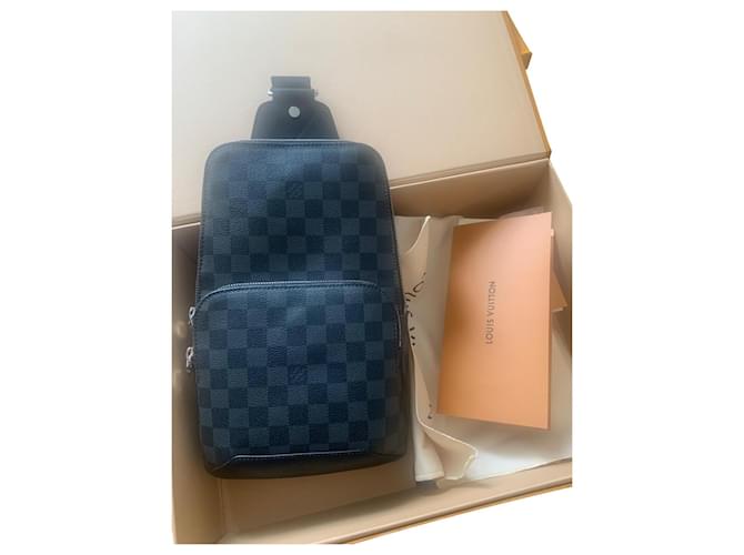 Nuova borsa a tracolla Louis Vuitton Grigio antracite Pelle  ref.657688