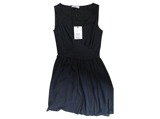 Vestido corto negro sin mangas con encaje Zapa