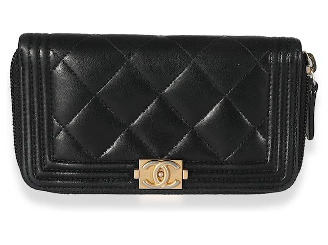 Chanel Black Quilted Lambskin Small Boy Wallet  Leather  ref.659113