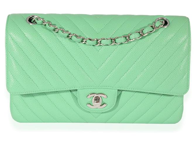 Chanel Green Chevron Quilted Caviar Medium Classic Flap Bag Leather  ref.659279 - Joli Closet