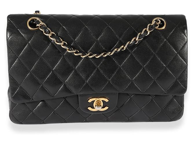 Timeless Chanel schwarz gestepptes Lammleder mittlere klassische gefütterte Überschlagtasche  ref.659308