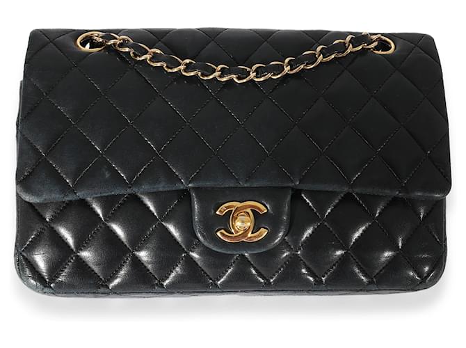Timeless Bolsa Chanel Black Acolchoada Pele de Cordeiro Médio Clássico Forrado com Flap Preto Couro  ref.659517