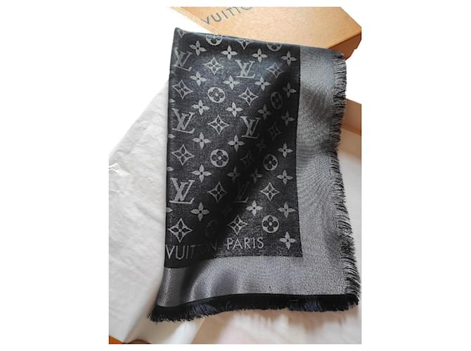 Louis Vuitton Scialle Monogram Shine Black Silvery ref.166809