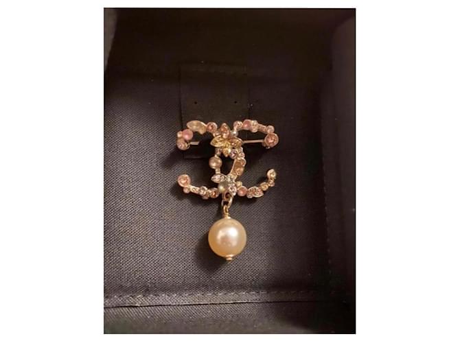 Spilla di perle Chanel CC Butterfly Multicolore Metallo Perla  ref.660635