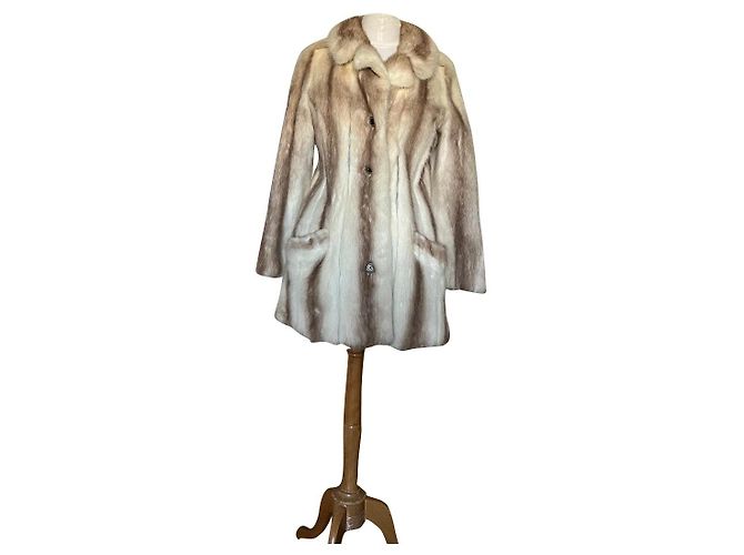 Abrigo de piel de visón Christian Dior beige