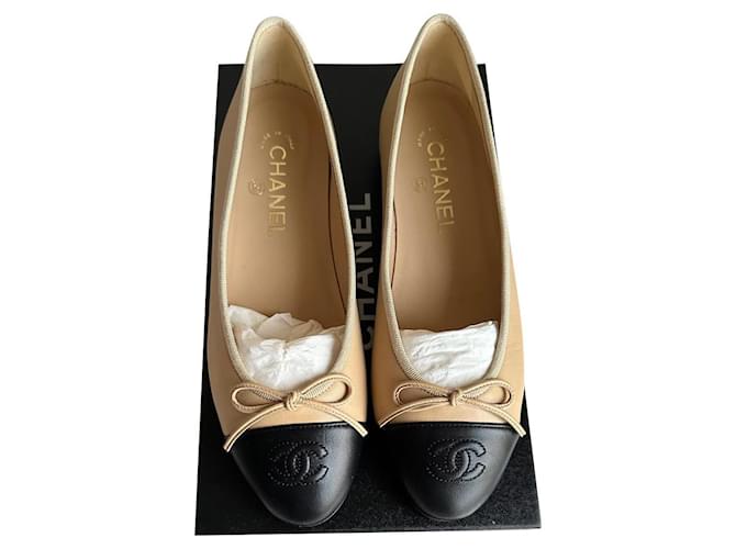 Chanel Ballerina Flats Beige Leather ref.662331 - Joli Closet