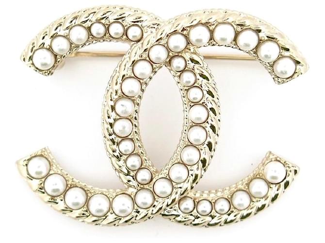 Chanel BUBBLE CC PEARLS BROOCH Golden Metal ref.206718 - Joli Closet