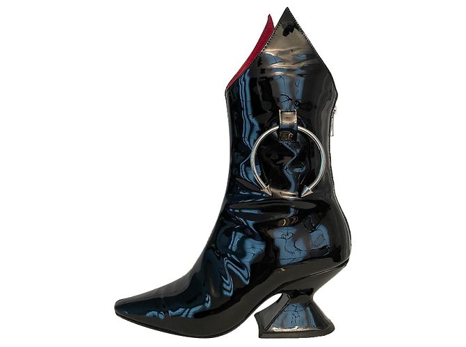 Botines Barbarella Dorateymur en charol negro