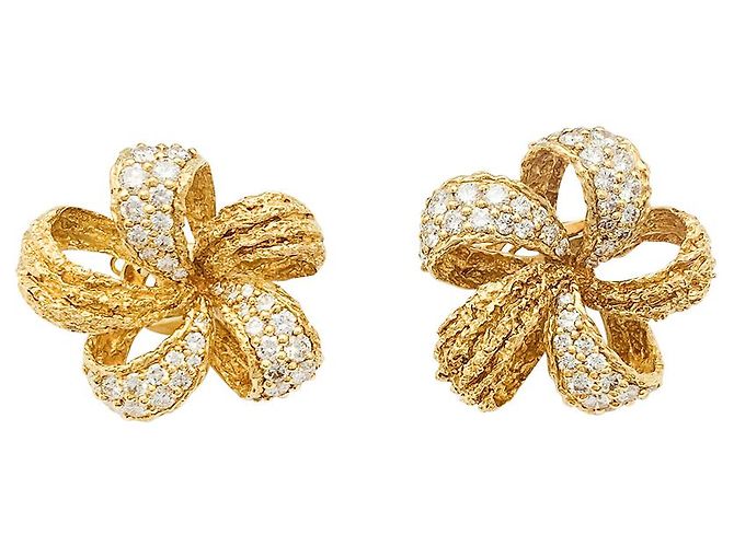 M. GERARD Importants clips d’oreilles M.Gérard, "Fleurs", or jaune et diamants.