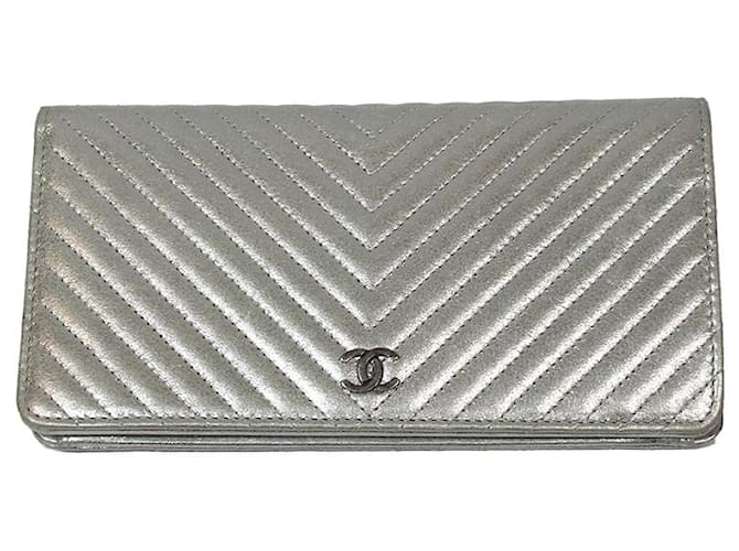 Chanel Wallets Silvery Leather  ref.666435