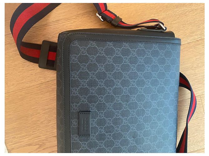 Bolsa Transversal Gucci Preta de Couro Preto