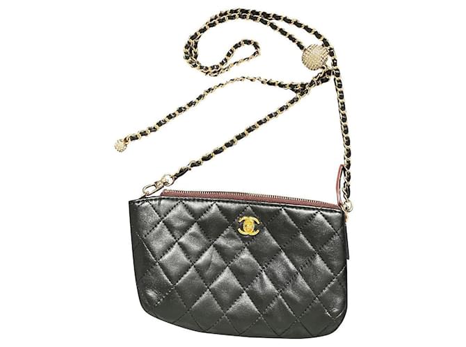 Chanel Handtaschen Schwarz Leder  ref.667491