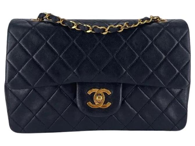 Mademoiselle Chanel-Überschlagtasche aus schwarzem Leder  ref.668843