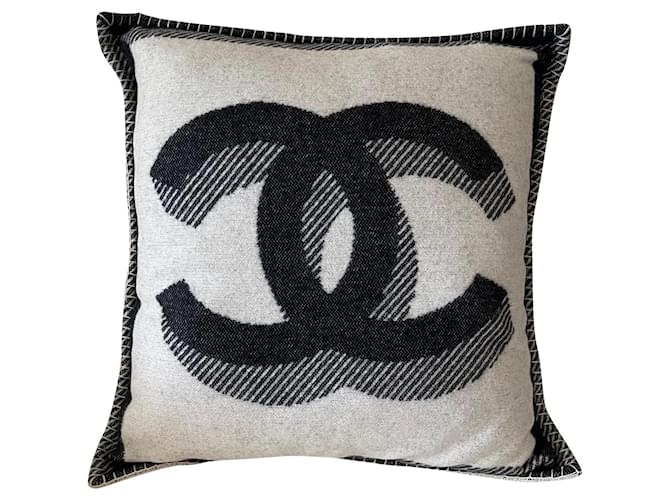 Chanel Almofada quadrada grande de caxemira de lã preta bege preta Multicor  ref.669309