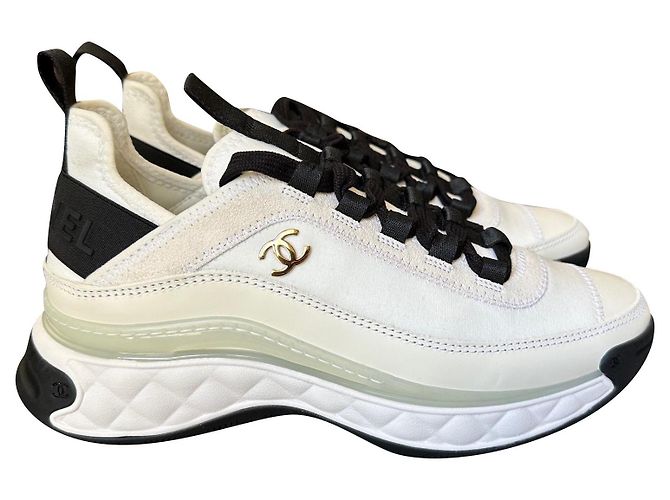 CHANEL Baskets classiques en ivoire Blanc