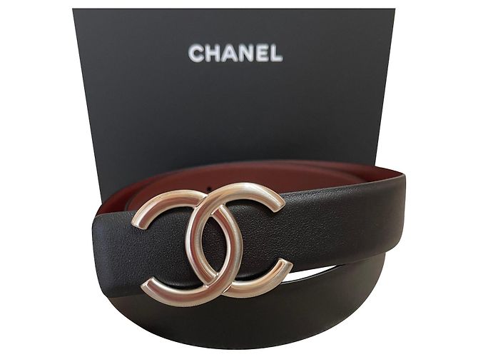 Chanel Cinto de couro reversível clássico com fivela CC Preto