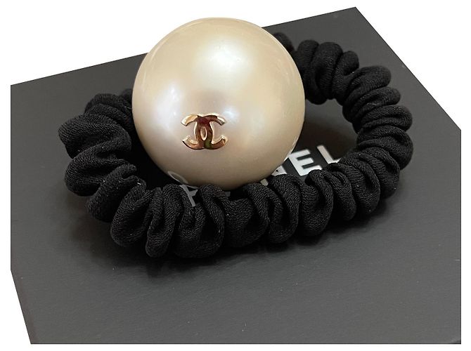 Cravatta per capelli classica con perle sintetiche jumbo di Chanel Nero Bianco