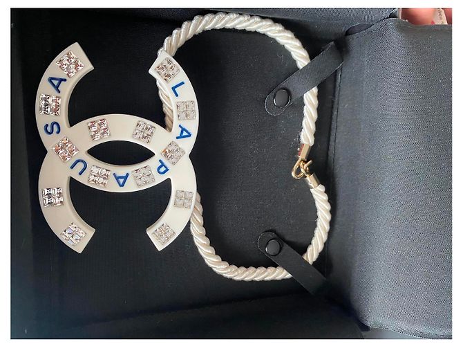 Chanel La pausa necklace Eggshell