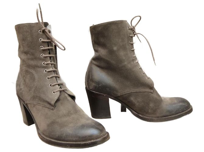 Botas Prada Nubuck Taupe 37.5 Gris pardo