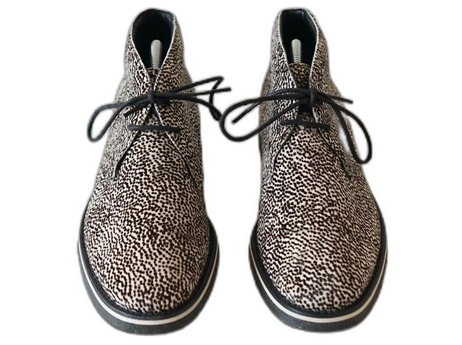 Botas desert Tod's de pelo de bezerro branco e preto
